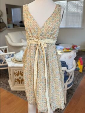 Twin-Set Sleeveless Floral V-Neck Tie-Waist Dress in Cream, Pale Blue, Peach